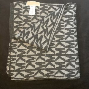 Michael Kors jaquard signature logo scarf
